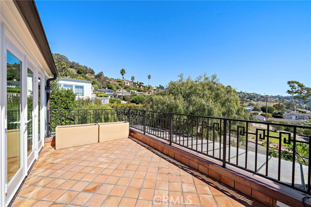 Detail Gallery Image 25 of 45 For 464 Holly, Laguna Beach,  CA 92651 - 4 Beds | 3/1 Baths