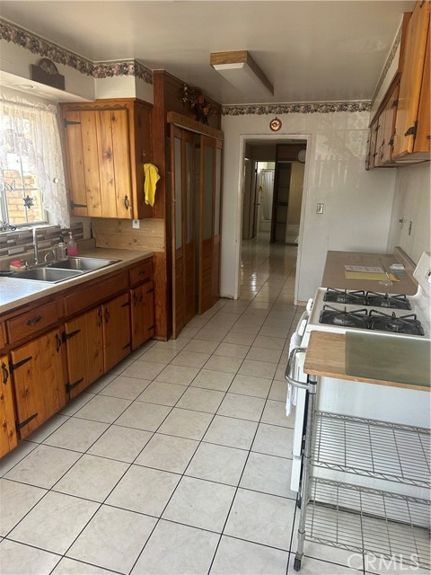 6343 Tournament Drive, Jurupa Valley CA: https://media.crmls.org/medias/62cddf2b-8627-49bd-91e3-765e6b8a7a31.jpg