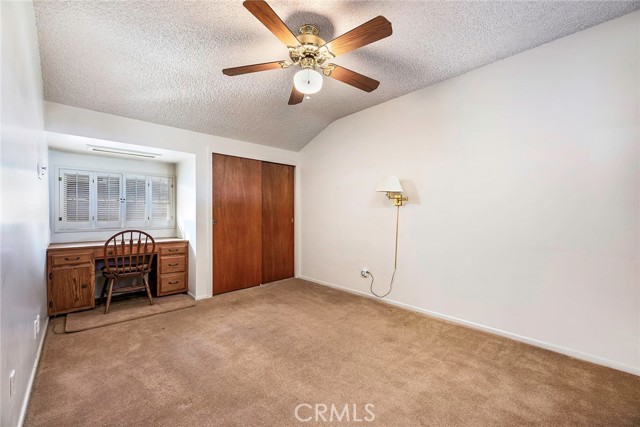 Bedroom, built in desk