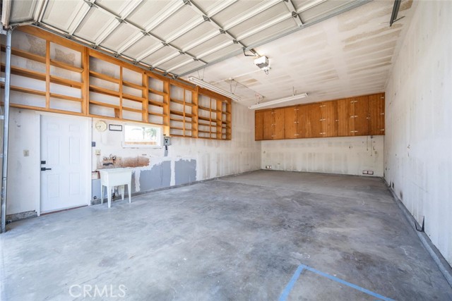 2260 Tevis Avenue, Long Beach CA: https://media.crmls.org/medias/62ce98b3-2c7c-4c83-a8ce-3932810c57bd.jpg