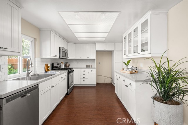 Detail Gallery Image 14 of 49 For 1543 Lynne Ct, Redlands,  CA 92373 - 5 Beds | 2/1 Baths