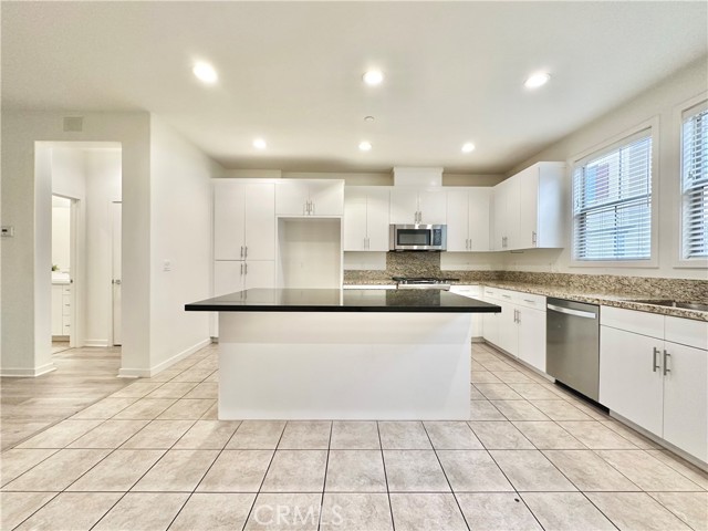 Detail Gallery Image 6 of 29 For 21042 Cornerstone, Walnut,  CA 91789 - 4 Beds | 3/1 Baths