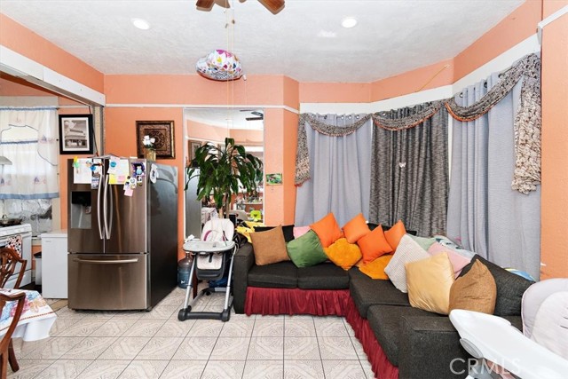 Detail Gallery Image 4 of 21 For 773 San Francisco Ave, Pomona,  CA 91767 - 2 Beds | 2 Baths