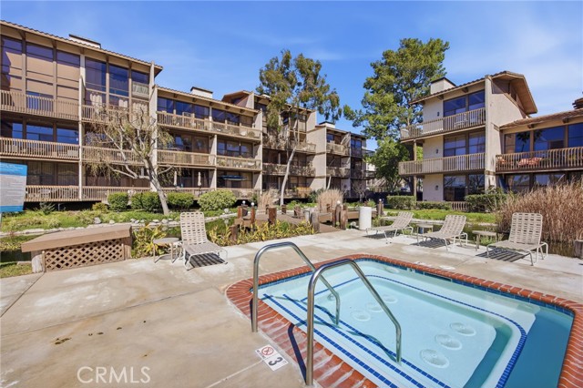 7202 Marina Pacifica S, Long Beach CA: https://media.crmls.org/medias/62cfe089-4dee-4cb7-9ca5-7d881eaa8aef.jpg