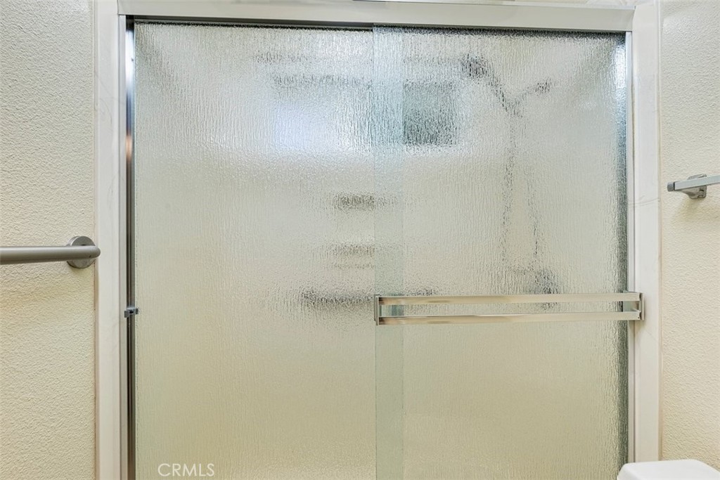 https://media.crmls.org/medias/62d064cc-4997-4a47-a1e3-d93b1f494c5b.jpg?preset=X-Large