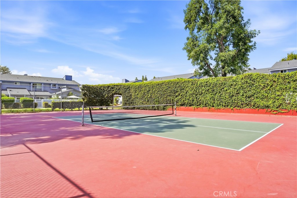 https://media.crmls.org/medias/62d1cbe2-37aa-428b-aace-689c7f9d688a.jpg?preset=X-Large