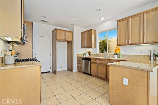 12101 Van Nuys Boulevard, 27 photo 4