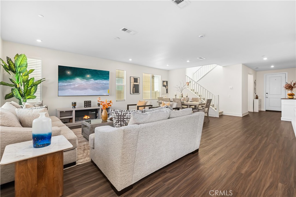 MLS #OC25112851 img 9