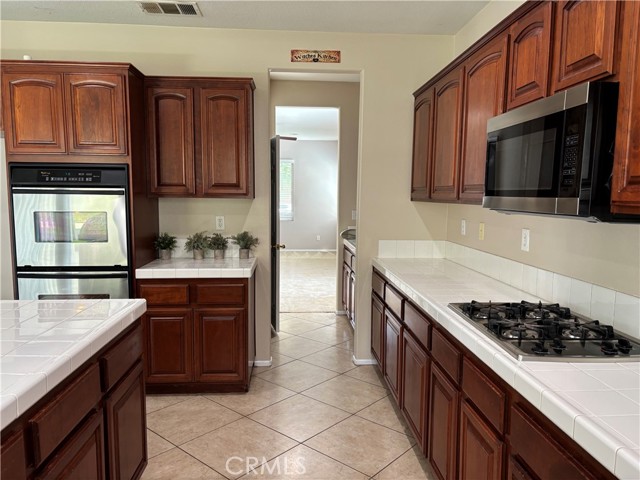 13847 Blue Ribbon Lane, Eastvale CA: https://media.crmls.org/medias/62d31477-6566-43f6-b357-280895f43599.jpg