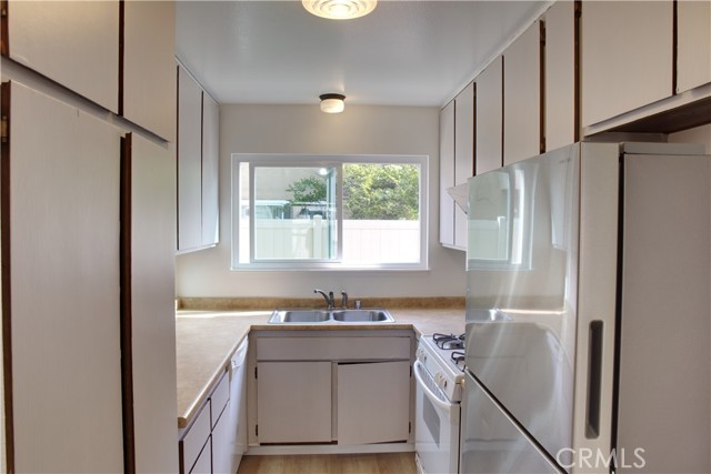 Detail Gallery Image 5 of 18 For 13422 Village #1/4,  Cerritos,  CA 90703 - 2 Beds | 1/1 Baths