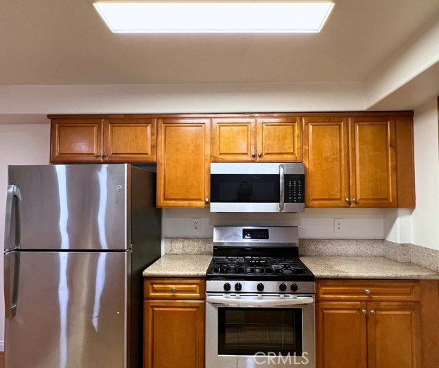 Detail Gallery Image 7 of 20 For 12368 Osborne #4,  Pacoima,  CA 91331 - 3 Beds | 3 Baths