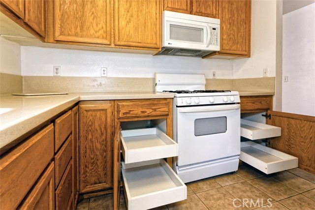 Detail Gallery Image 12 of 30 For 19028 Stoddard Way, Apple Valley,  CA 92308 - 2 Beds | 2 Baths