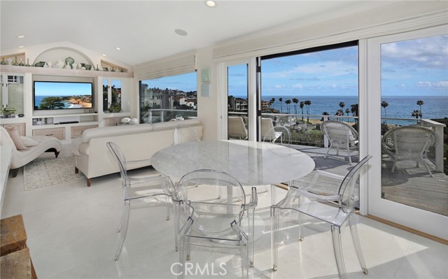 Detail Gallery Image 5 of 31 For 239 Emerald Bay, Laguna Beach,  CA 92651 - 3 Beds | 3 Baths