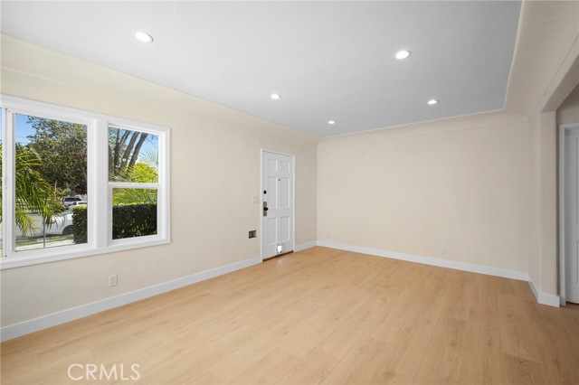 Detail Gallery Image 7 of 22 For 1007 W Angeleno Ave #101,  Burbank,  CA 91506 - 2 Beds | 2 Baths