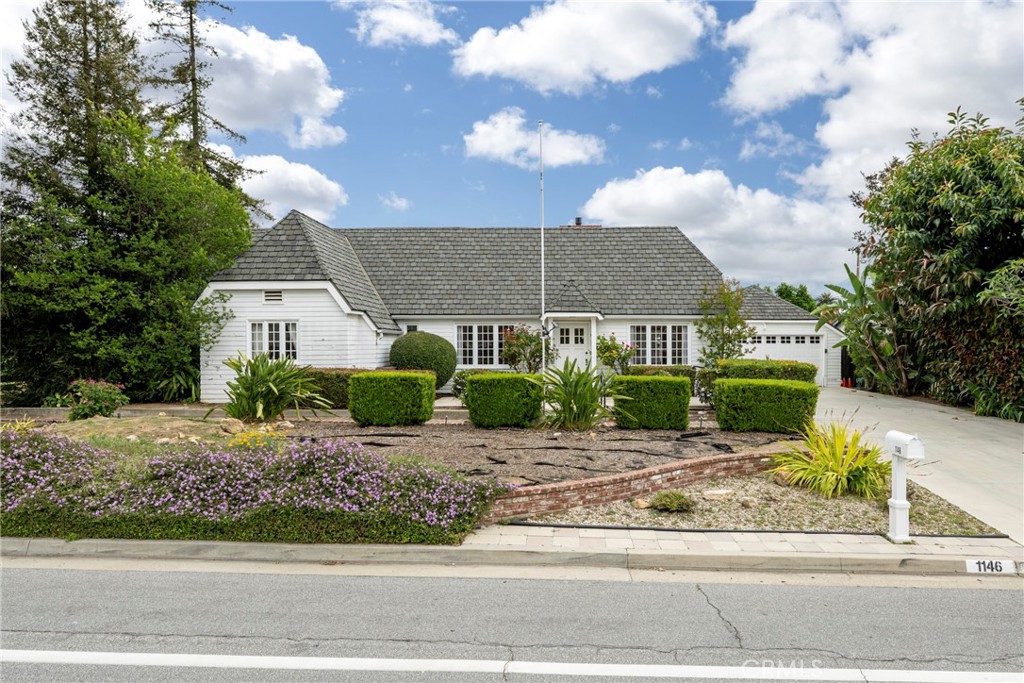 1146 N Puente