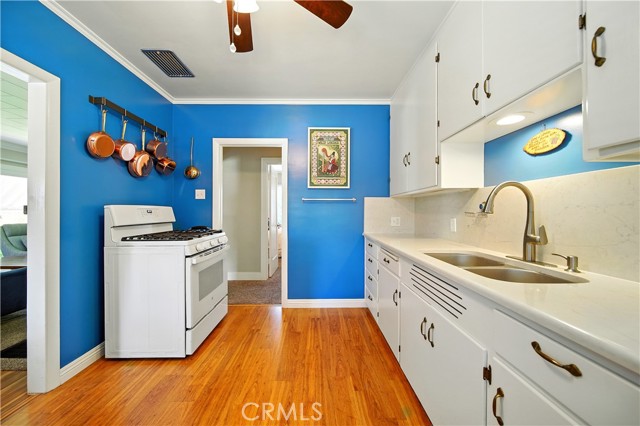 438 N Pasadena Avenue, Glendora CA: https://media.crmls.org/medias/62d5fdf0-572d-40cc-88dc-caa92af0ceb7.jpg
