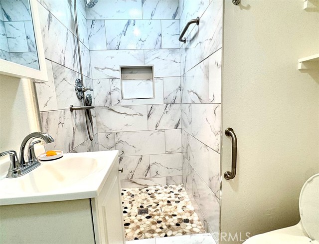 Detail Gallery Image 12 of 31 For 17241 Roscoe #16,  Northridge,  CA 91325 - 3 Beds | 3 Baths