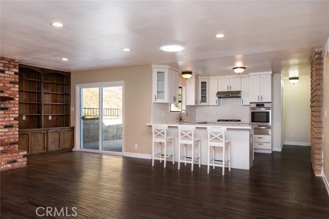 Detail Gallery Image 10 of 27 For 5271 Gould Ave, La Canada Flintridge,  CA 91011 - 3 Beds | 3 Baths