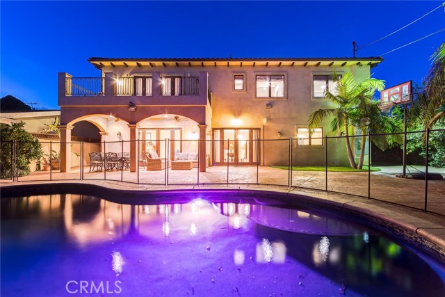 Detail Gallery Image 7 of 52 For 12530 Collins St, Valley Glen,  CA 91607 - 6 Beds | 5/1 Baths