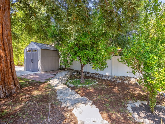 3828 2nd Avenue, La Crescenta CA: https://media.crmls.org/medias/62dc4906-6c97-414d-9d66-4c4d53096b27.jpg
