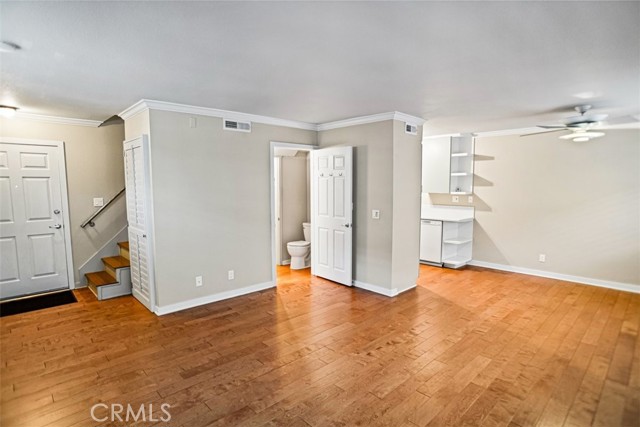 Detail Gallery Image 7 of 19 For 4744 Ben Ave #11,  Valley Village,  CA 91607 - 2 Beds | 2/1 Baths