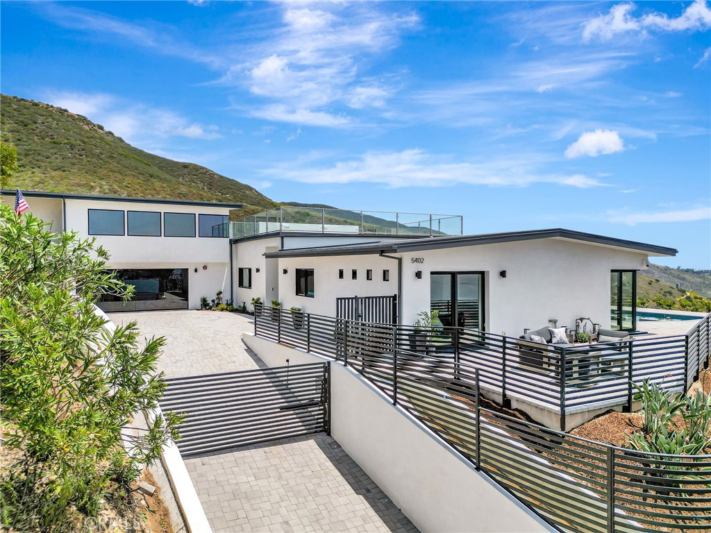 5402 Horizon Drive