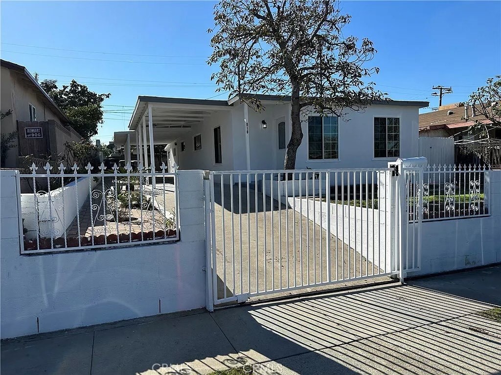 810 E Realty St