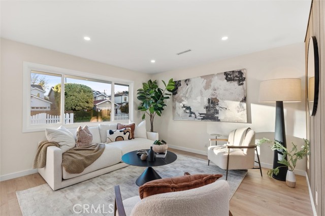 Detail Gallery Image 6 of 31 For 4534 Lennox, Sherman Oaks,  CA 91423 - 3 Beds | 2 Baths