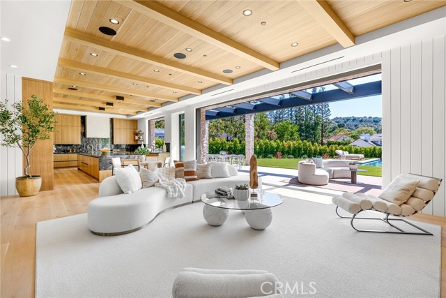 4601 Vista De Oro Avenue, Woodland Hills CA: https://media.crmls.org/medias/62ddc83d-6265-4e45-9c9d-6eb2b5342398.jpg