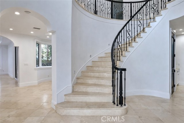 Detail Gallery Image 2 of 17 For 258 Santa Isabel Ave, Costa Mesa,  CA 92627 - 5 Beds | 5/1 Baths