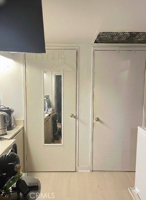 Detail Gallery Image 3 of 5 For 10233 De Soto #C,  Chatsworth,  CA 91311 - 1 Beds | 1 Baths