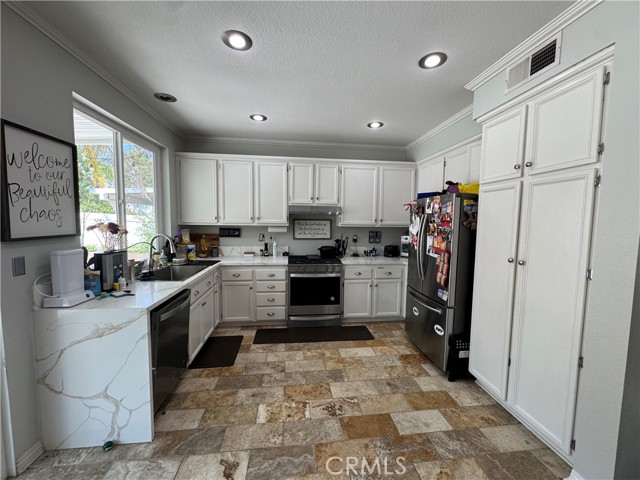Detail Gallery Image 10 of 45 For 1318 Hermosa Dr, Corona,  CA 92879 - 4 Beds | 2/1 Baths