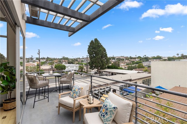 932 Manhattan Beach Blvd., Manhattan Beach, California 90266, 3 Bedrooms Bedrooms, ,2 BathroomsBathrooms,Residential,Sold,Manhattan Beach Blvd.,SB24148961