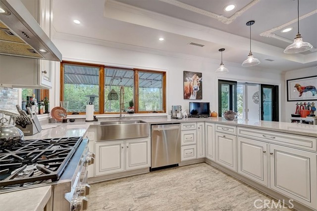 81 Dapplegray Lane, Rolling Hills Estates, California 90274, 4 Bedrooms Bedrooms, ,Residential,Sold,Dapplegray,PW22257890