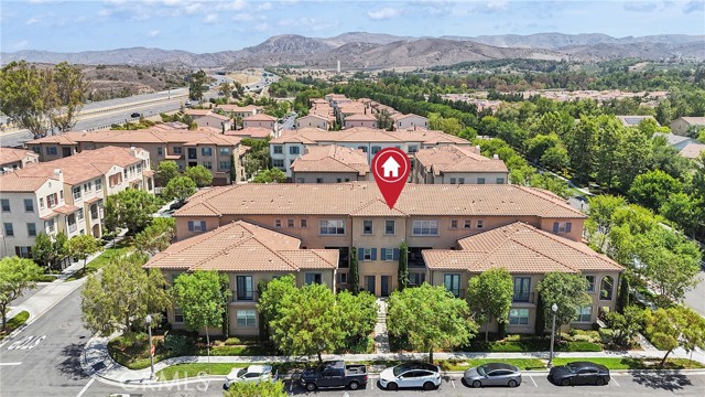 58 Origin, Irvine CA: https://media.crmls.org/medias/62df98fe-ac36-4ad7-aaae-2f3e7abd8f32.jpg
