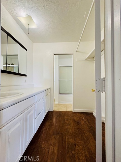 Detail Gallery Image 11 of 20 For 7019 Chimineas Ave, Reseda,  CA 91335 - 5 Beds | 4 Baths
