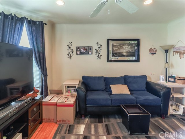 2642 E Washington Street, Carson CA: https://media.crmls.org/medias/62e005f3-7629-4e80-8169-1035731ad7df.jpg