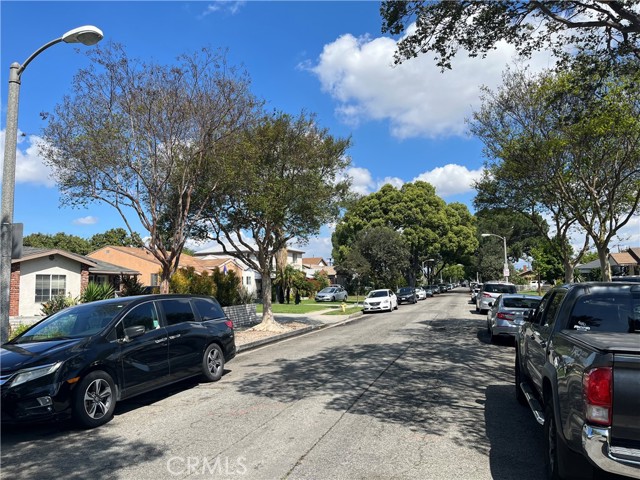 10507 Pinehurst Avenue, South Gate CA: https://media.crmls.org/medias/62e04cdb-685f-4d62-a6ba-dac21f4107d1.jpg