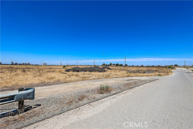 1777 Bird, Livingston CA: https://media.crmls.org/medias/62e04e33-9bd6-49e2-8851-c019f0349354.jpg