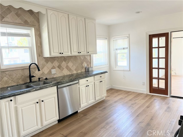 418 N Lucia Avenue, Redondo Beach CA: https://media.crmls.org/medias/62e0a4a3-8238-4bc3-8d14-f608a465d9a5.jpg