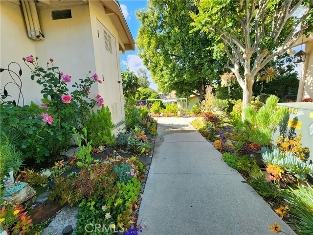 Detail Gallery Image 23 of 33 For 26748 Whispering Leaves Dr #C,  Newhall,  CA 91321 - 2 Beds | 2 Baths
