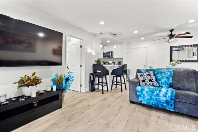 7740 Redlands Street, Playa del Rey CA: https://media.crmls.org/medias/62e1d986-8141-48e2-8366-b5ce98fdb98c.jpg
