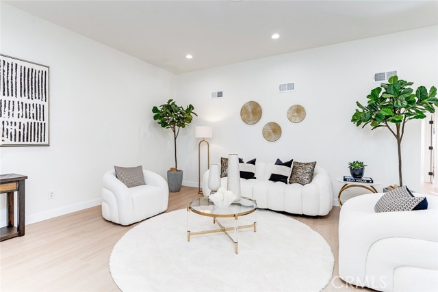 26 Seton, Irvine CA: https://media.crmls.org/medias/62e2c3d9-af65-41df-9f8a-fc70b2d3a2fd.jpg