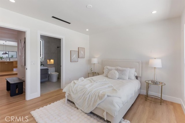 22452 Dolorosa Street, Woodland Hills CA: https://media.crmls.org/medias/62e2eeb5-d0de-42ec-8646-1c58bf82e9f7.jpg