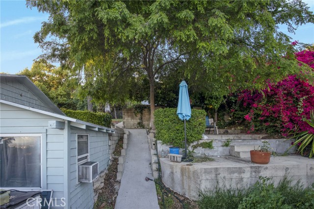 3814 San Rafael Avenue, Los Angeles CA: https://media.crmls.org/medias/62e331db-157a-478b-9553-96463570d9f5.jpg
