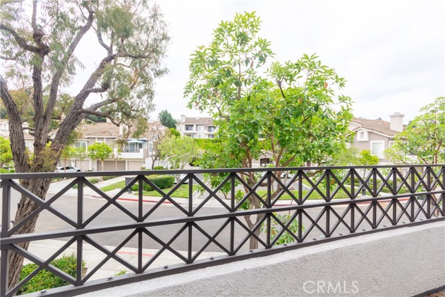 1033 S Dewcrest Drive, Anaheim CA: https://media.crmls.org/medias/62e34c4b-b9bd-4a3d-9bb0-ecc3855e1d68.jpg