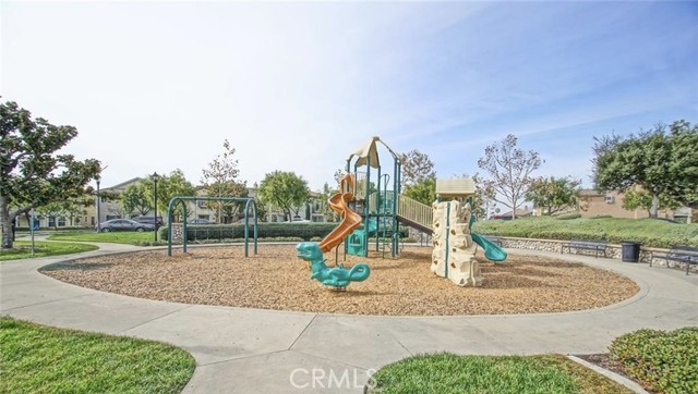 Detail Gallery Image 12 of 19 For 833 E Cassia Ln #D,  Azusa,  CA 91702 - 2 Beds | 3 Baths