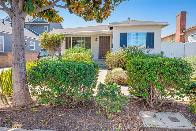 Detail Gallery Image 6 of 43 For 3967 Berryman Ave, Los Angeles,  CA 90066 - 2 Beds | 1 Baths