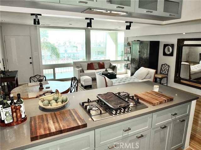 3901 E Livingston Drive, Long Beach CA: https://media.crmls.org/medias/62e46405-18c5-418e-9277-d5df9f59e6b8.jpg