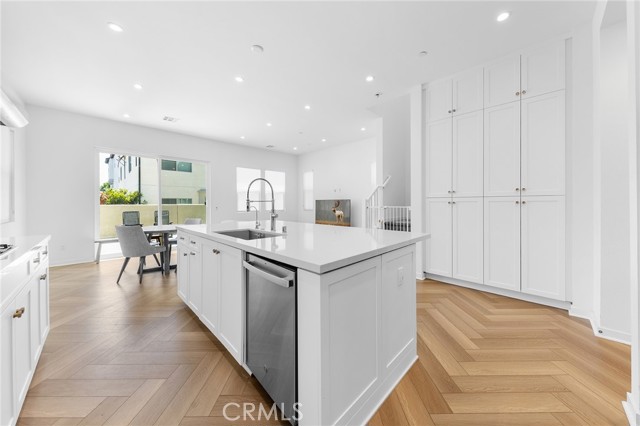 27 Miren Pl, Arcadia CA: https://media.crmls.org/medias/62e46b2e-6532-4eda-bba8-ef17aa93e1e2.jpg